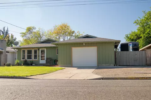 30 Ashley Pl, Central Point, OR 97502
