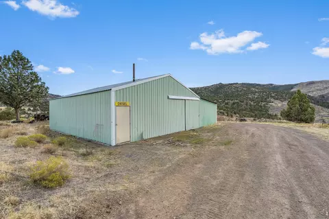 Exterior - 19369 Us 26, Mitchell, OR 97750 photo 4 of 23