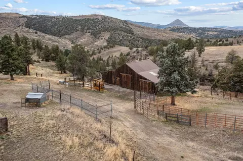 Exterior - 19369 Us 26, Mitchell, OR 97750 photo 2 of 23
