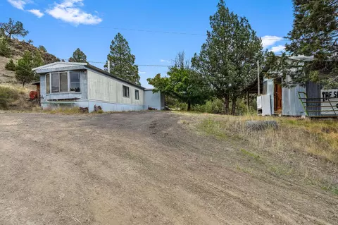 Exterior - 19369 Us 26, Mitchell, OR 97750 photo 11 of 23