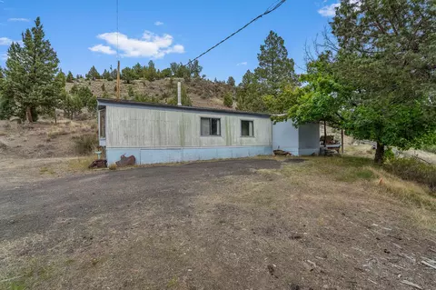 Exterior - 19369 Us 26, Mitchell, OR 97750 photo 12 of 23