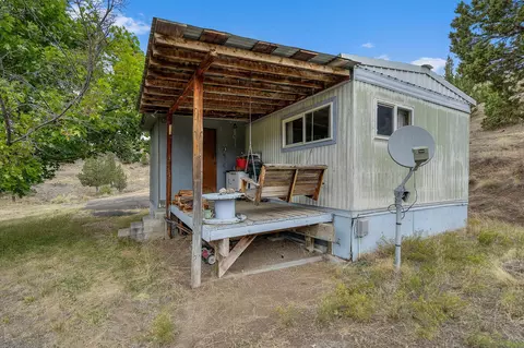 Exterior - 19369 Us 26, Mitchell, OR 97750 photo 13 of 23