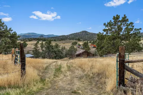 Exterior - 19369 Us 26, Mitchell, OR 97750 photo 10 of 23
