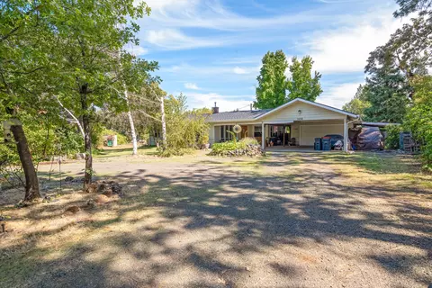 3506 New Ray Rd, Central Point, OR 97502