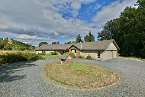 2750 Foots Creek R Fork Rd, Gold Hill, OR 97525