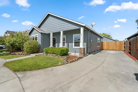 156 Lavender Ln, Central Point, OR 97502 photo 2