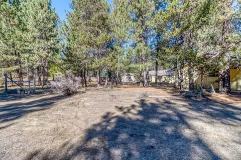 Exterior - 15863 Dawn Rd, La Pine, OR 97739 photo 10 of 18