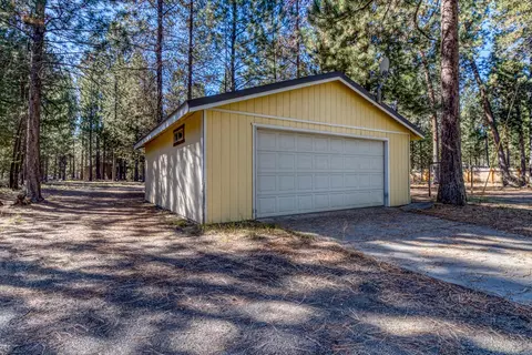 Exterior - 15863 Dawn Rd, La Pine, OR 97739 photo 9 of 18