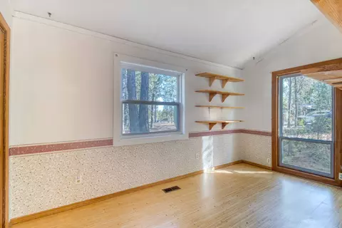 Bedroom - 15863 Dawn Rd, La Pine, OR 97739 photo 1 of 3