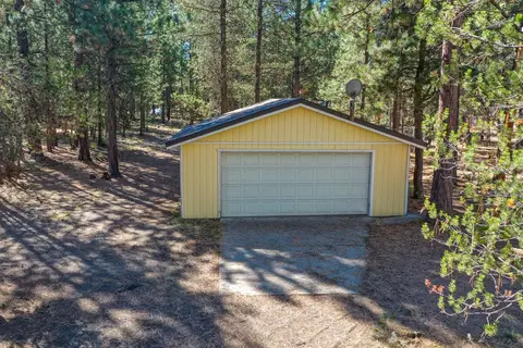 Exterior - 15863 Dawn Rd, La Pine, OR 97739 photo 15 of 18