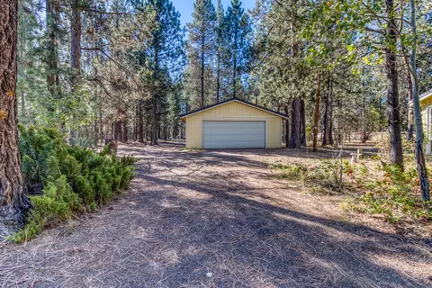 Exterior - 15863 Dawn Rd, La Pine, OR 97739 photo 12 of 18