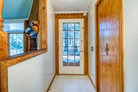 Entry Way - 15863 Dawn Rd, La Pine, OR 97739 photo 1 of 1