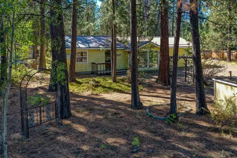 Exterior - 15863 Dawn Rd, La Pine, OR 97739 photo 17 of 18