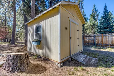 Exterior - 15863 Dawn Rd, La Pine, OR 97739 photo 6 of 18