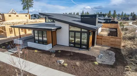 3337 NW Leavitt Ln Apt Lot #LOT 257, Bend, OR 97703