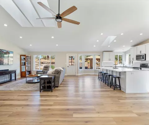 5391 NW Frank Way, Redmond, OR 97756