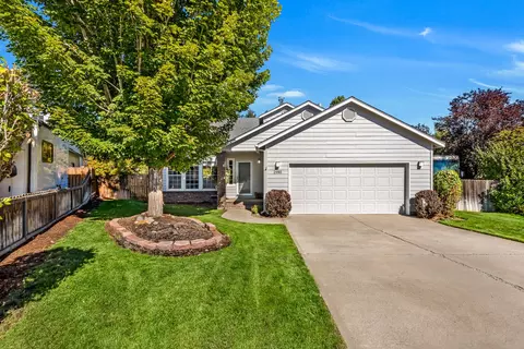 2985 NE Alpen Glow Pl, Bend, OR 97701