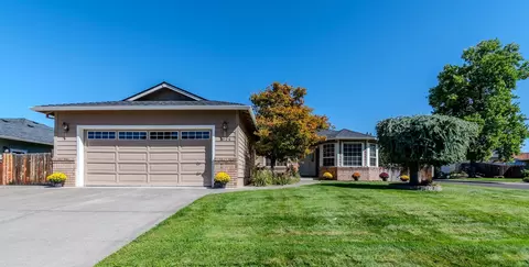 3024 Adams Cir, Medford, OR 97504