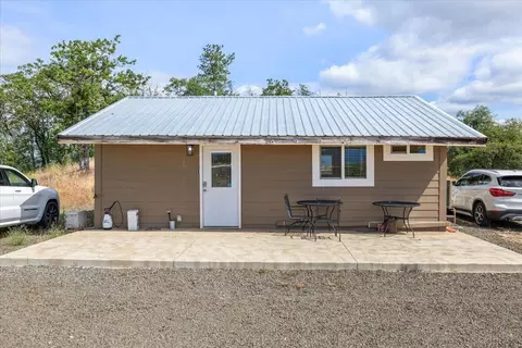 1510 Ball Rd, Eagle Point, OR 97524