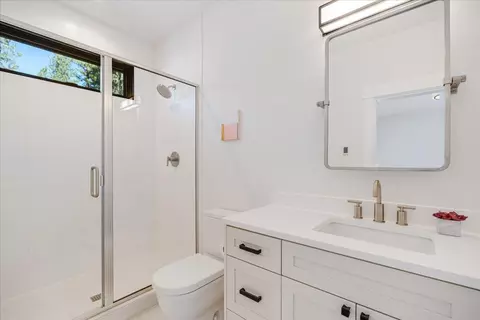 Bath - 56278 Sable Rock Loop, Bend, OR 97707 photo 5 of 6