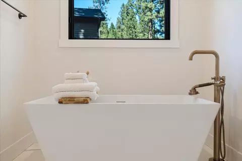 Bath - 56278 Sable Rock Loop, Bend, OR 97707 photo 1 of 6
