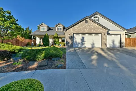 389 Leandra Ln, Eagle Point, OR 97524 photo 2