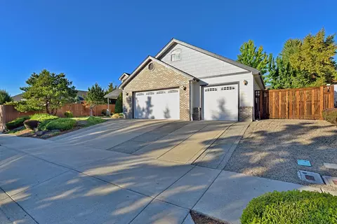 389 Leandra Ln, Eagle Point, OR 97524 photo 3