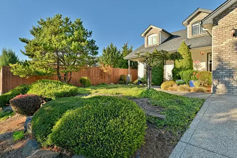389 Leandra Ln, Eagle Point, OR 97524 photo 4