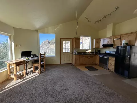 Living - 16240 Lost Coyote Ln, Mitchell, OR 97750 photo 3 of 5