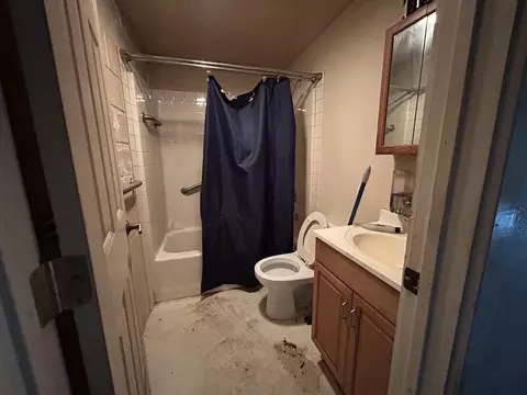 Bath - 16240 Lost Coyote Ln, Mitchell, OR 97750 photo 2 of 2