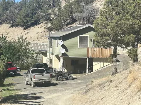 Exterior - 16240 Lost Coyote Ln, Mitchell, OR 97750 photo 2 of 6