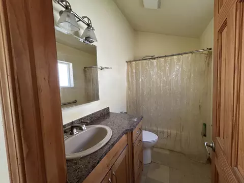 Bath - 16240 Lost Coyote Ln, Mitchell, OR 97750 photo 1 of 2