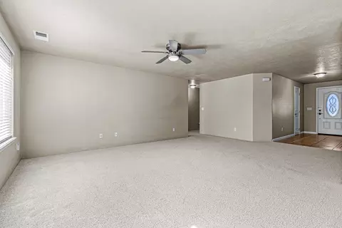 Living - 816 Ash St, Central Point, OR 97502 photo 3 of 3