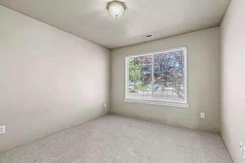 Bedroom - 816 Ash St, Central Point, OR 97502 photo 4 of 4