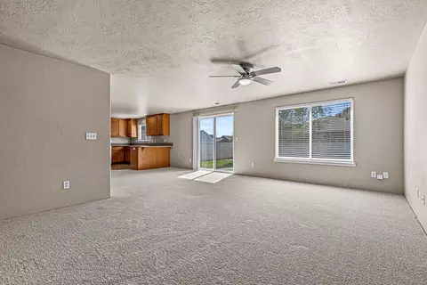 Living - 816 Ash St, Central Point, OR 97502 photo 1 of 3