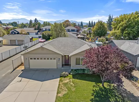 View/Area - 816 Ash St, Central Point, OR 97502 photo 3 of 3