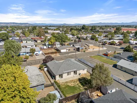 816 Ash St, Central Point, OR 97502