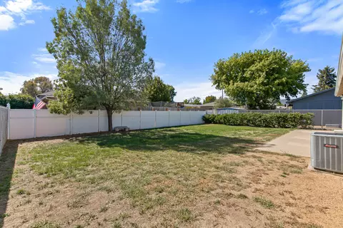 Exterior - 816 Ash St, Central Point, OR 97502 photo 3 of 5