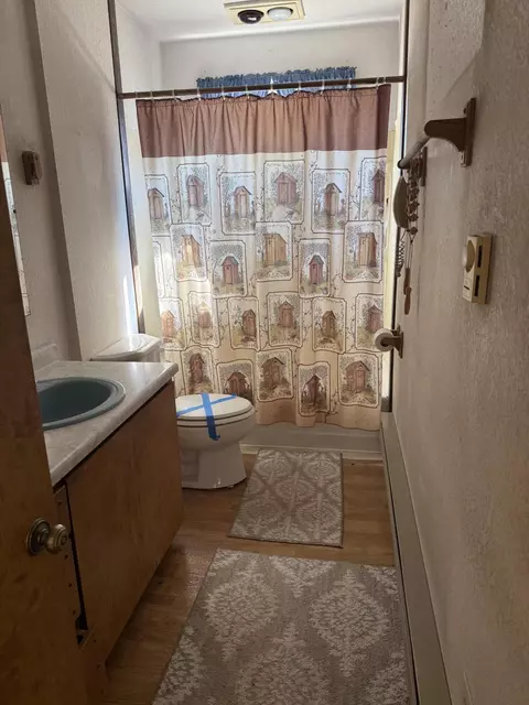 Bath - 65655 Cline Falls Rd, Bend, OR 97703 photo 1 of 1