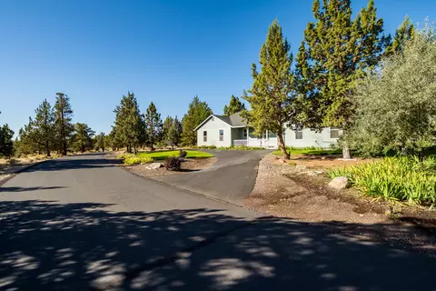 2525 Cliff Hawk Ct, Redmond, OR 97756