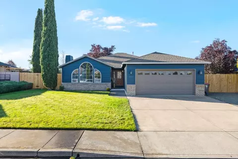 2330 Savannah Dr, Central Point, OR 97502