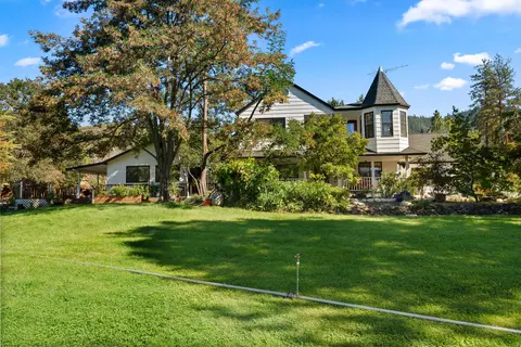 2399 Rogue River Hwy, Gold Hill, OR 97525