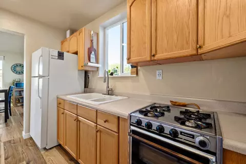 Kitchen - 32314 Rivers Dr, Chiloquin, OR 97624 photo 2 of 3