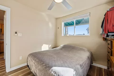 Bedroom - 32314 Rivers Dr, Chiloquin, OR 97624 photo 2 of 3