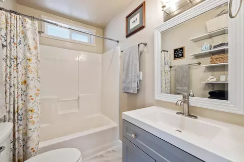 Bath - 32314 Rivers Dr, Chiloquin, OR 97624 photo 1 of 1