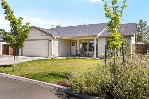710 Gracies Way, White City, OR 97503