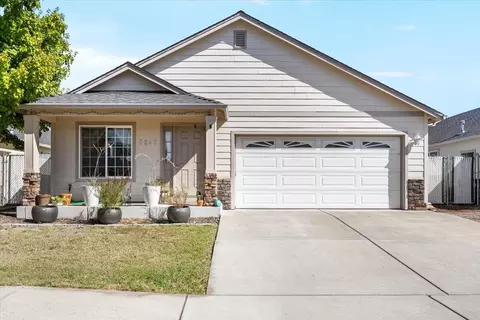 8242 Kestrel Way, White City, OR 97503