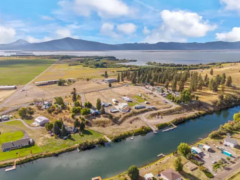 View/Area - 32311 Modoc Point Rd, Chiloquin, OR 97624 photo 2 of 24