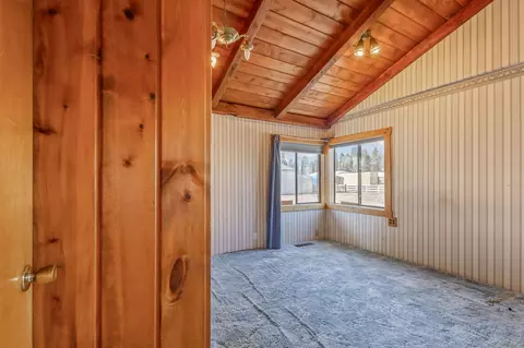 Bedroom - 32311 Modoc Point Rd, Chiloquin, OR 97624 photo 1 of 6