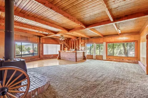 Living - 32311 Modoc Point Rd, Chiloquin, OR 97624 photo 3 of 5